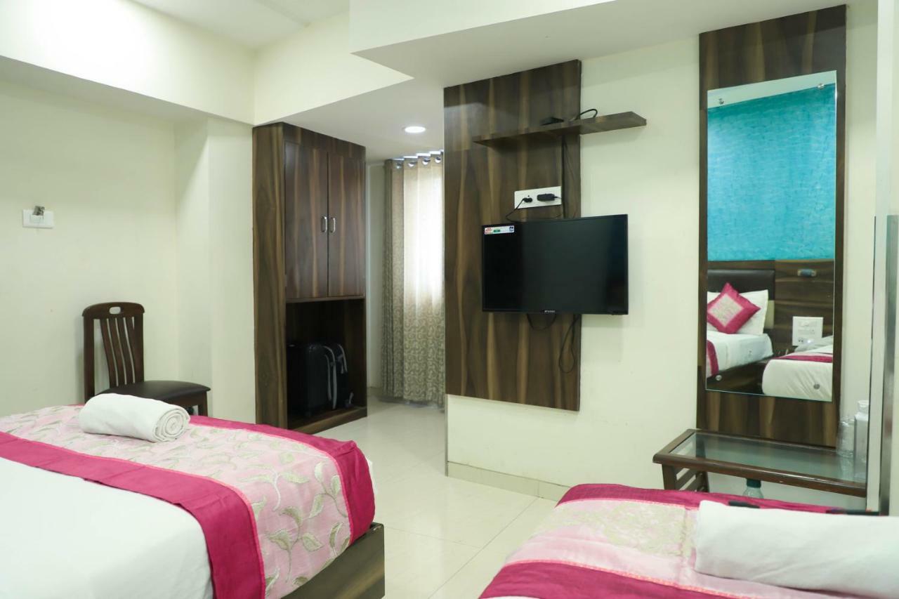 Hotel Plaza Executive - Near Bkc Mumbai Eksteriør bilde